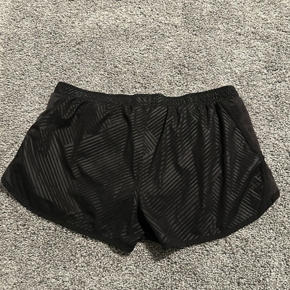 Old Navy Active Shorts - Picture 5 of 5